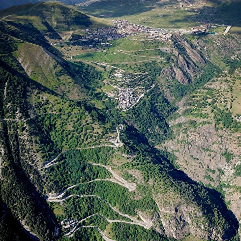 ARAE-21-virages-alpe-huez-490x490