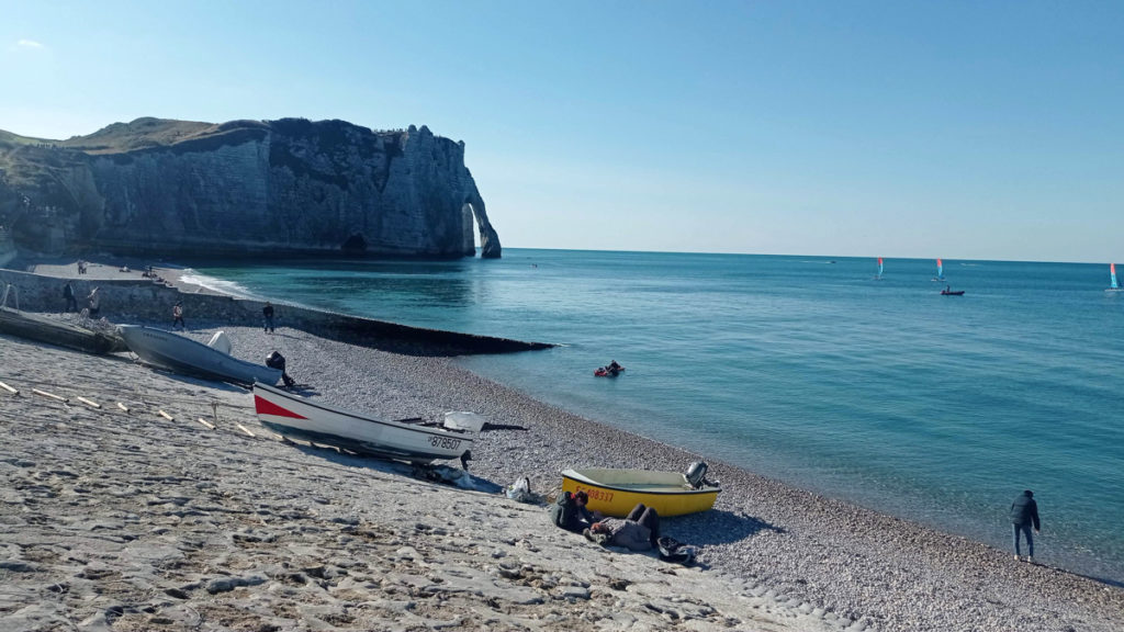 NOR-Etretat_falaises_et_plage_de_galets